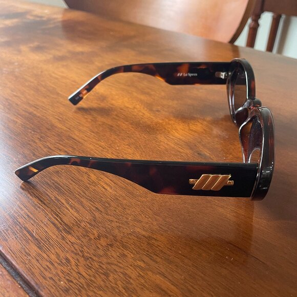 Le Specs Nouveau Vie Dark Tort oval sunglasses - Picture 4 of 6